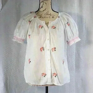 LOFT size XS white peasant blouse with embroirded flowers button down puff sleev